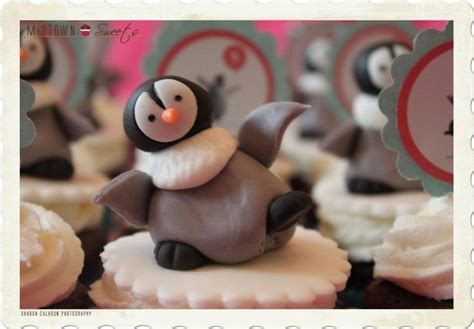 cute penguin cupcakes | Penguin cupcakes, Fondant cake toppers, Cupcake cakes