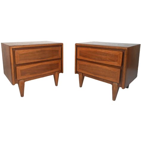 American of Martinsville Nightstands For Sale at 1stdibs