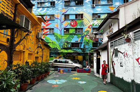 Explore Jalan Alor KL Street Art Collections • The Gees Travel