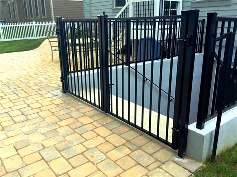 Aluminum fence design ideas Low maintenance fence design ideas Fence ...