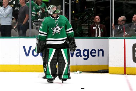 Stars vs. Golden Knights delay: Angry Dallas fans pelt ice with trash ...