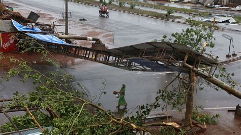 After killing 2 in Odisha, Cyclone Fani made landfall in UP-Bengal – Aaj Ki Khabar