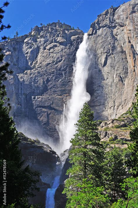 California: la cascata Yosemite nel Parco nazionale dello Yosemite il ...