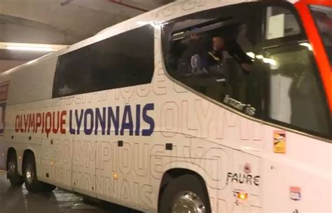 Incident à Marseille : Le bus de l'Olympique Lyonnais pris pour cible ...