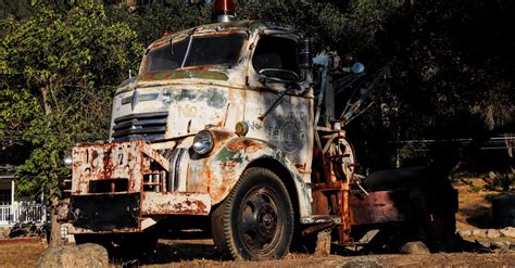 An Abandoned Old Tow Truck · Free Stock Photo