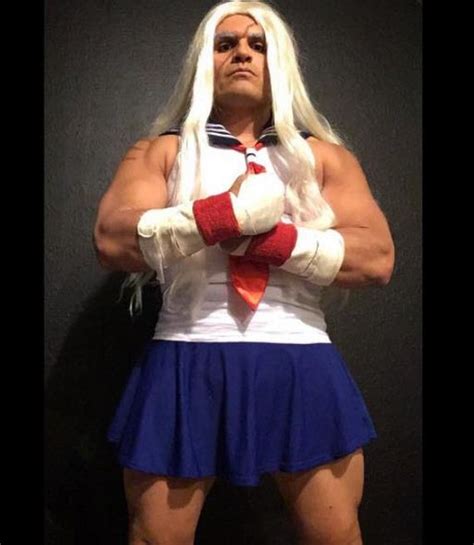 This Buff Dude’s Gender Bending Cosplay is Insanely Good - Barnorama