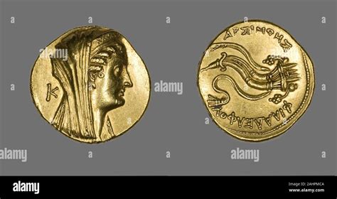 Ancient egyptian gold coins hi-res stock photography and images - Alamy