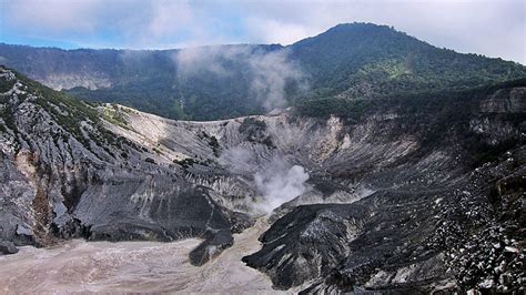 Bandung Private Tour: Tangkuban Perahu Volcano Expedition