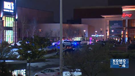 One injured in shooting at Tacoma Mall food court on Black Friday