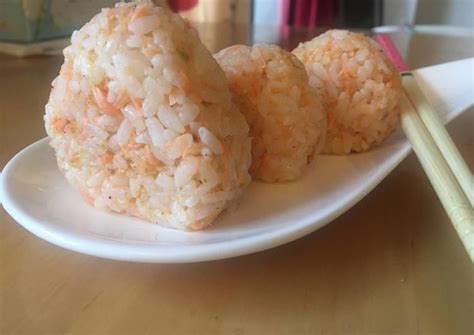 Salmon Omusubi (Rice Ball) Recipe by Ashwini - Cookpad