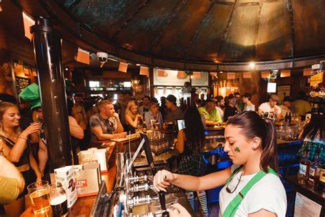 Backpacker's Guide To Cairns' Nightlife | Cairns & Great Barrier Reef