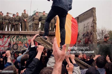 Berlin Wall Flag Photos and Premium High Res Pictures - Getty Images