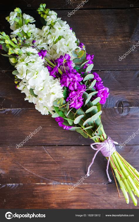 Beautiful snapdragon flowers in a bouquet Stock Photo by ©Elet_1 182813812