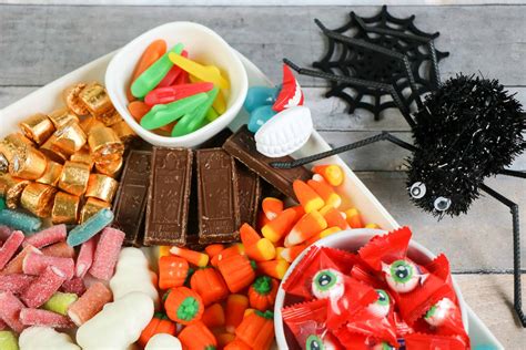 Cómo hacer una tabla de dulces para Halloween - Hispana Global