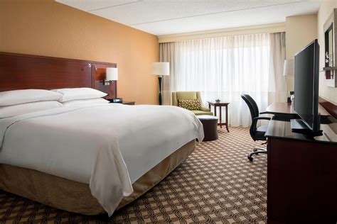 Chicago Marriott Naperville: Naperville hotel accommodations