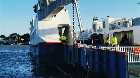 Businesses ask for Sandbanks ferry works to be delayed - BBC News