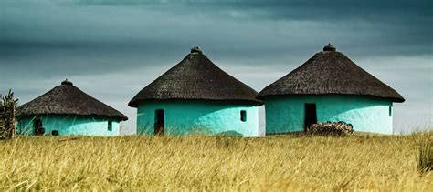 Pin by Nkosinathi Katywa on Kemet through Timbaktu to San | African hut, Vernacular architecture ...