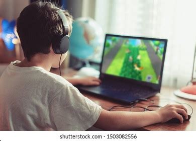 297,110 Playing Computer Game Images, Stock Photos & Vectors | Shutterstock