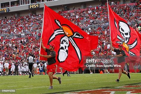 Tampa Bay Buccaneers Flag Photos and Premium High Res Pictures - Getty ...