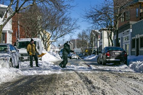 Photos: Mass. residents dig out after blizzard conditions, heavy ...