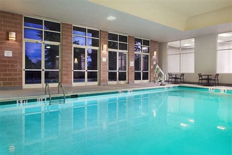 Hilton Charlotte Airport Pool: Pictures & Reviews - Tripadvisor