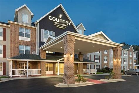 COUNTRY INN & SUITES BY RADISSON, MILWAUKEE AIRPORT, WI - Updated 2024 ...