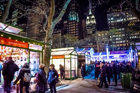 Holiday Market in New York City at Bryant Park.🦎 Explore um universo de ...