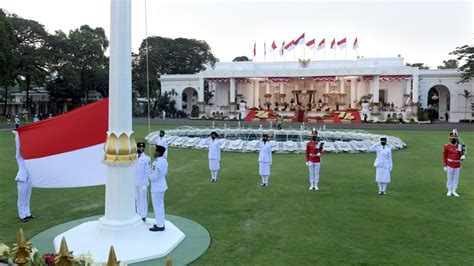 Ukuran Tiang Bendera Merah Putih Di Istana Negara Tourist Imagesee ...