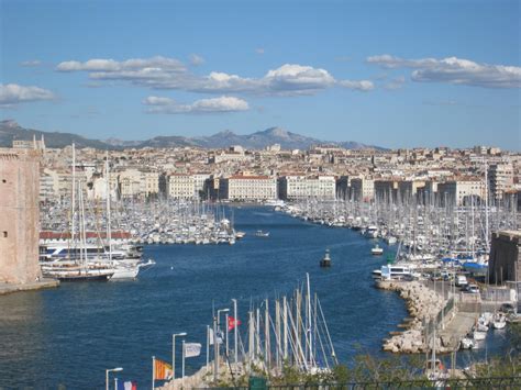 Urban Research: Skyline photos of Marseille, France