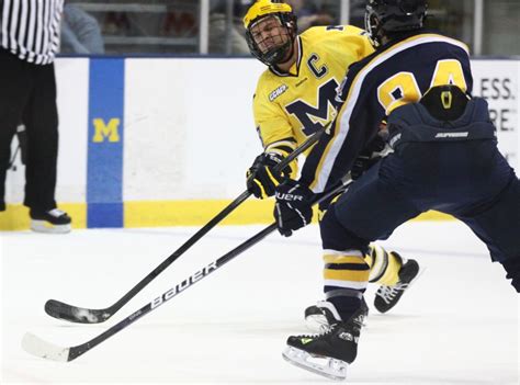 Michigan hockey completes weekend sweep of Bentley with 4-1 win