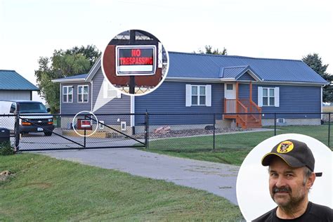 American Pickers' Frank Fritz adds gate & 'no trespassing' sign outside his $155K Iowa home ...