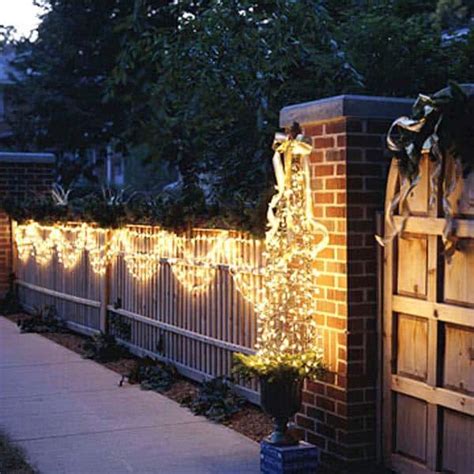 15+ Superb Garden Fence Lighting Ideas