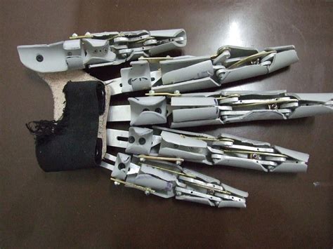 Articulated Finger Extensions | Robot design, Armor concept, Robot hand