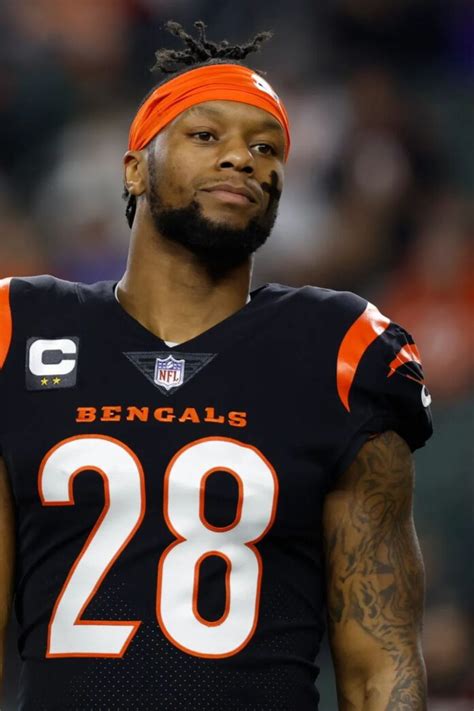 Joe Mixon: Controversy & Net Worth [2024 Update] - Players Bio