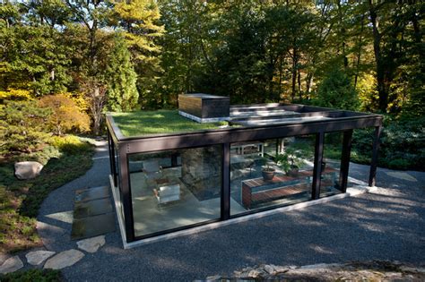 A Glass House In The Garden | CONTEMPORIST