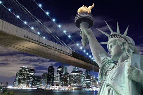 Brooklyn Bridge and the Statue of Liberty Stock Photo - Image of metropolitan, freedom: 34109724