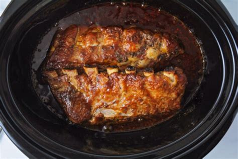 Crock Pot Ribs {Slow Cooker BBQ Pork Ribs} | Lil' Luna