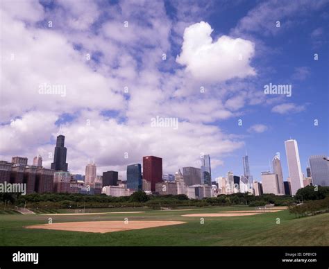 Skyscraper skyline from Grant Park, Chicago, Illinois Stock Photo - Alamy