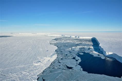 German Research Vessel Explores Giant Calved Iceberg in Antarctica