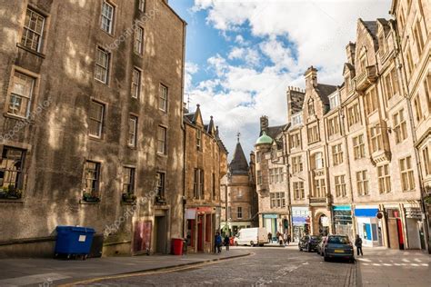 Old town in Edinburgh — Stock Photo © progat #80023868