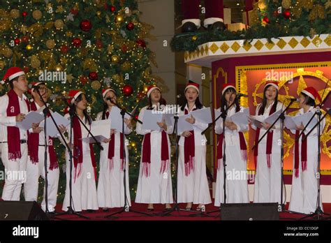 choir singing Christmas songs in Suria Mall, Kuala Lumpur City Stock Photo: 41829222 - Alamy