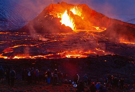 Iceland Volcano Eruption Live Stream Shows Fagradalsfjall Spewing Lava - Newsweek