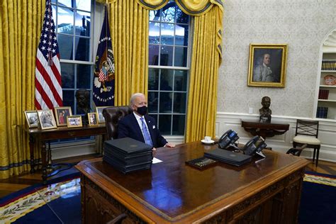 That photo of Joe Biden asleep in the Oval Office? It’s fake - oregonlive.com