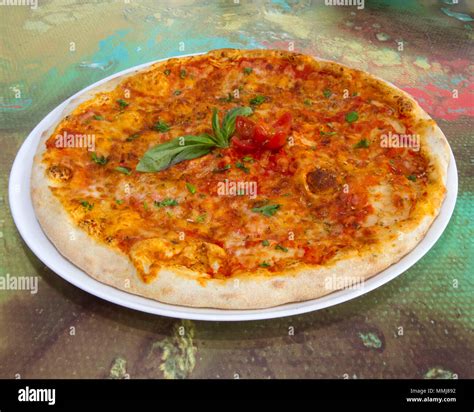 Pizza with an italian flag hi-res stock photography and images - Alamy