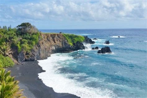 Road to Hana beaches with 7+ beaches near Hana Highway 🌴 Maui Hawaii ...