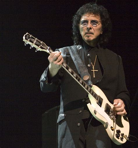 tony iommi pics | Tony Iommi - Photo By Ros O'Gorman | Musicians in 2019 | Black sabbath, Guitar ...