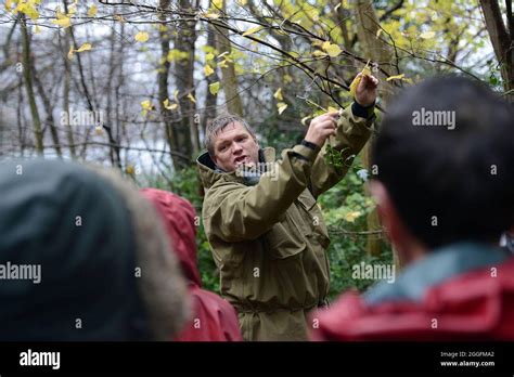 Ray Mears British Bushcraft teacher and explorer expert survival ...