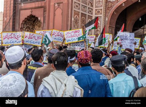 LAHORE, PAKISTAN - OCTOBER 20, 2023: Patricipants of a Pro-Palestine ...