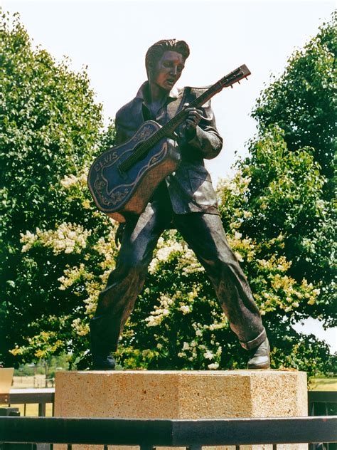 Elvis Presley Statue, Beale Street, Memphis | This statue is… | Flickr