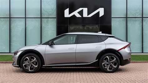 Kia reports 33,000 EV6 'prospects' in Europe and opens orders